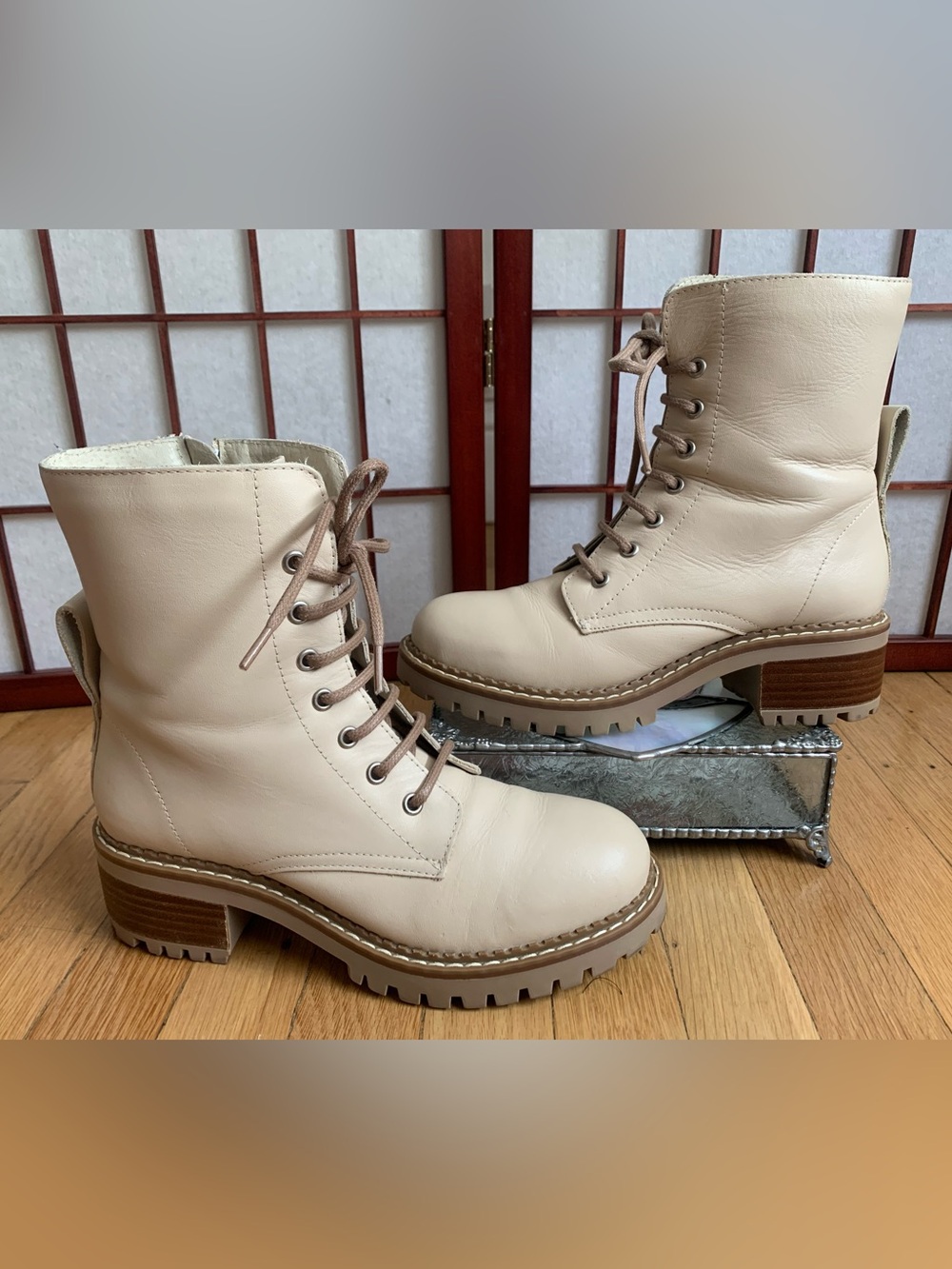 EUC BERTUCHI Bone Leather Lace-Up Side-Zip High Ankle Boots in Size 38/7.5M
